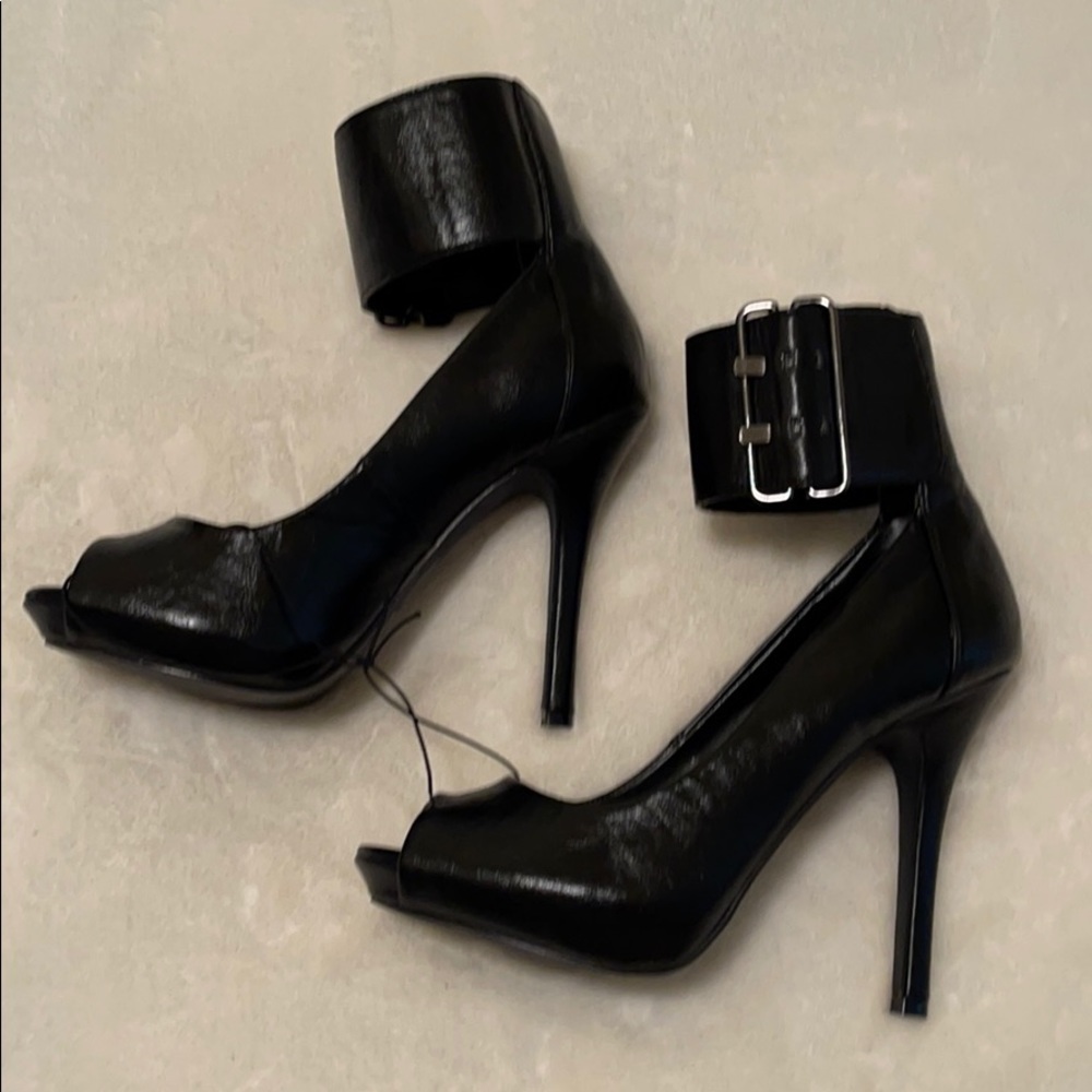 F21 peep toe ankle cuff heels size 6 NIB